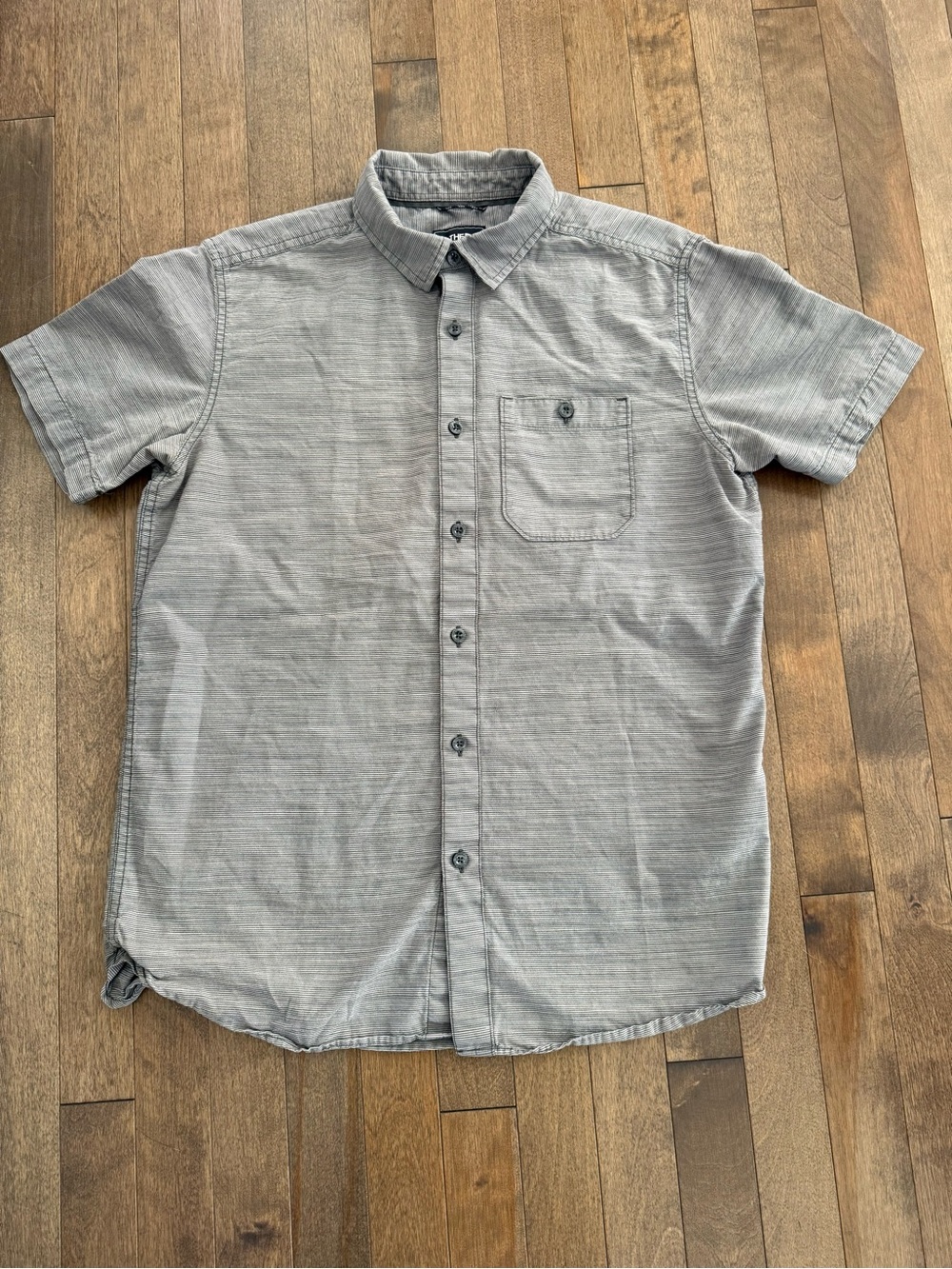 The North Face Men’s Short‑Sleeve Button‑Up – Medium
